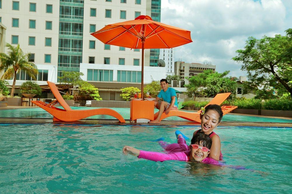 Park Hotel Cawang Джакарта Экстерьер фото