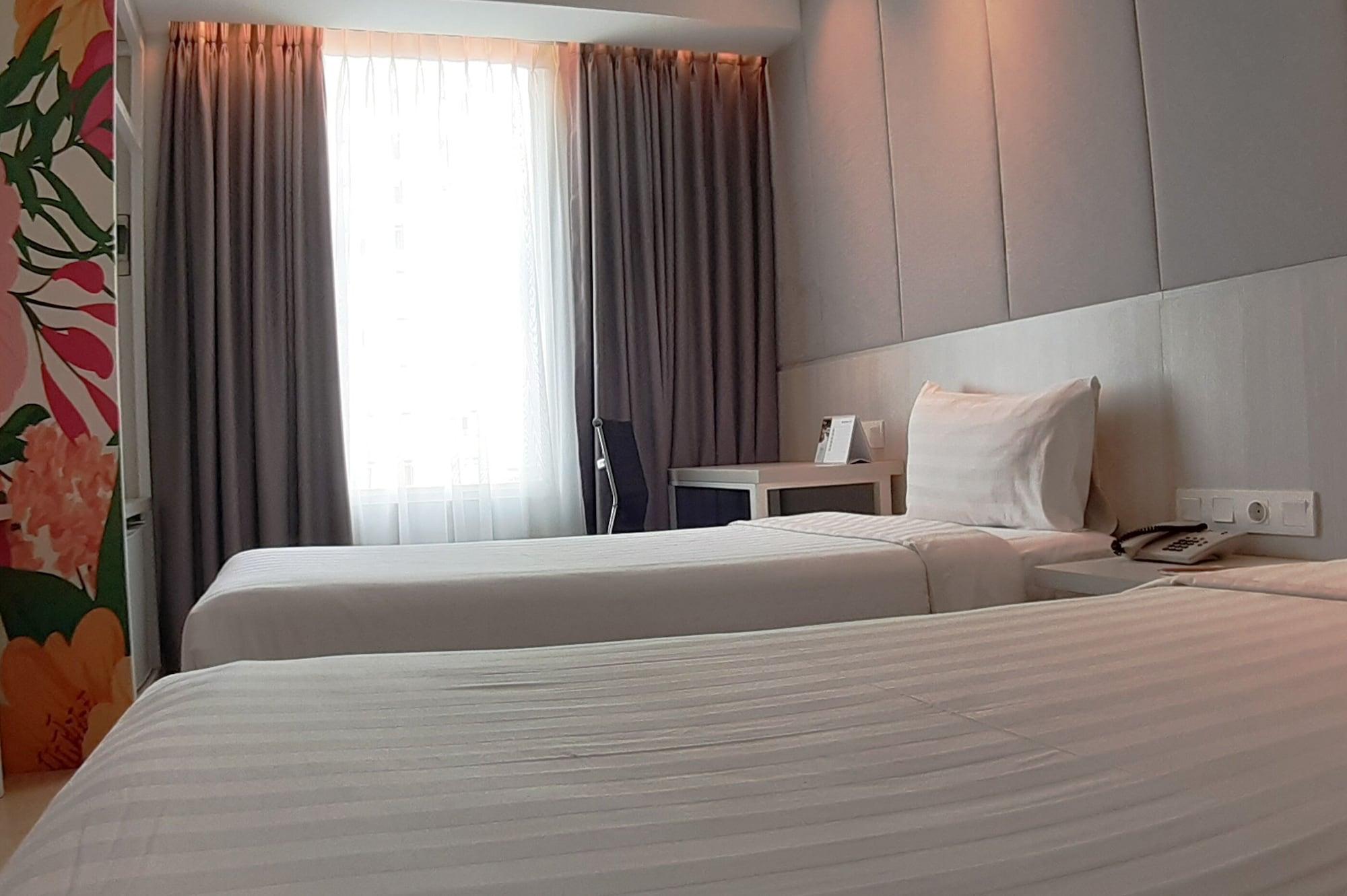 Park Hotel Cawang Джакарта Экстерьер фото