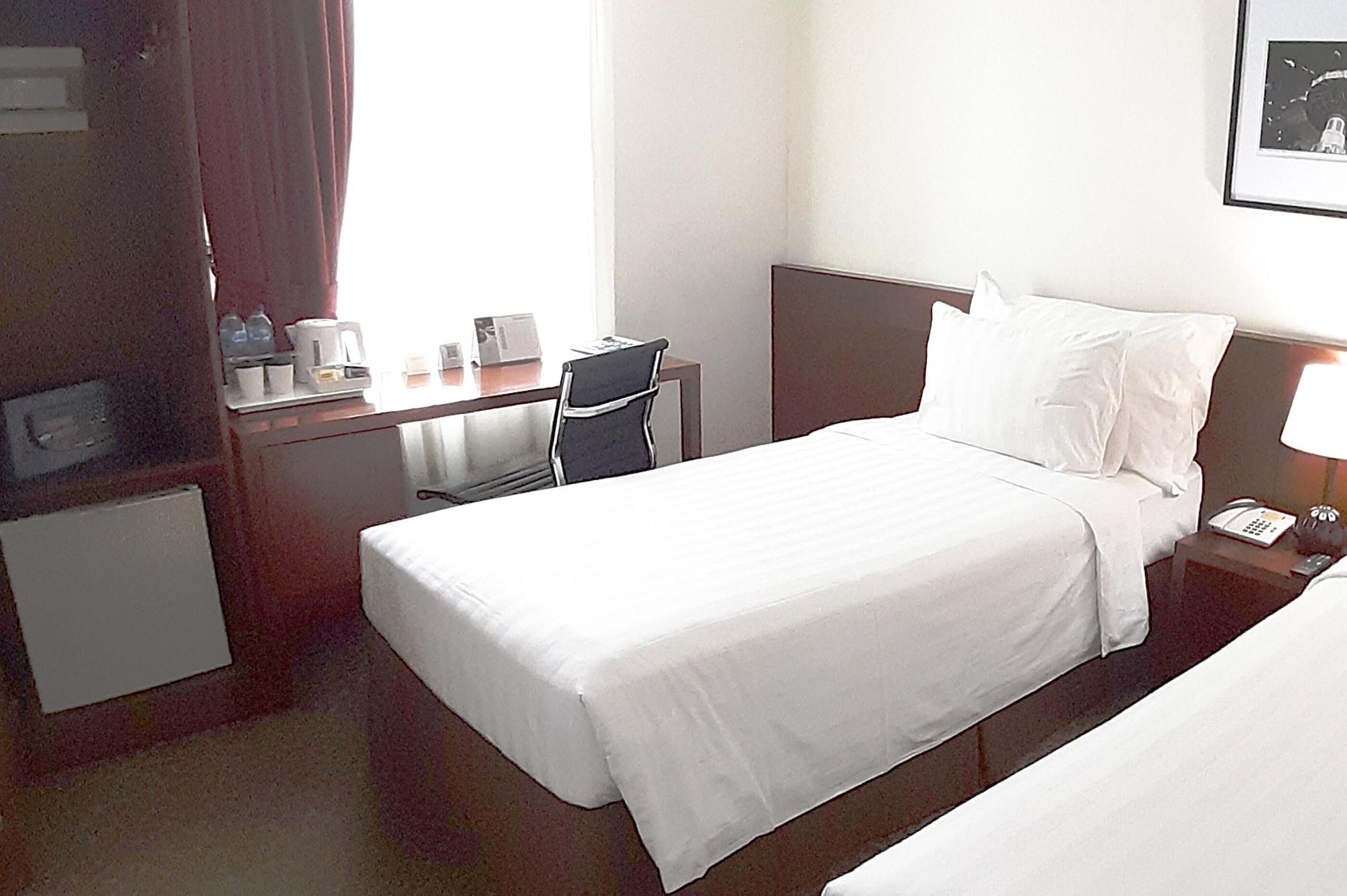 Park Hotel Cawang Джакарта Экстерьер фото