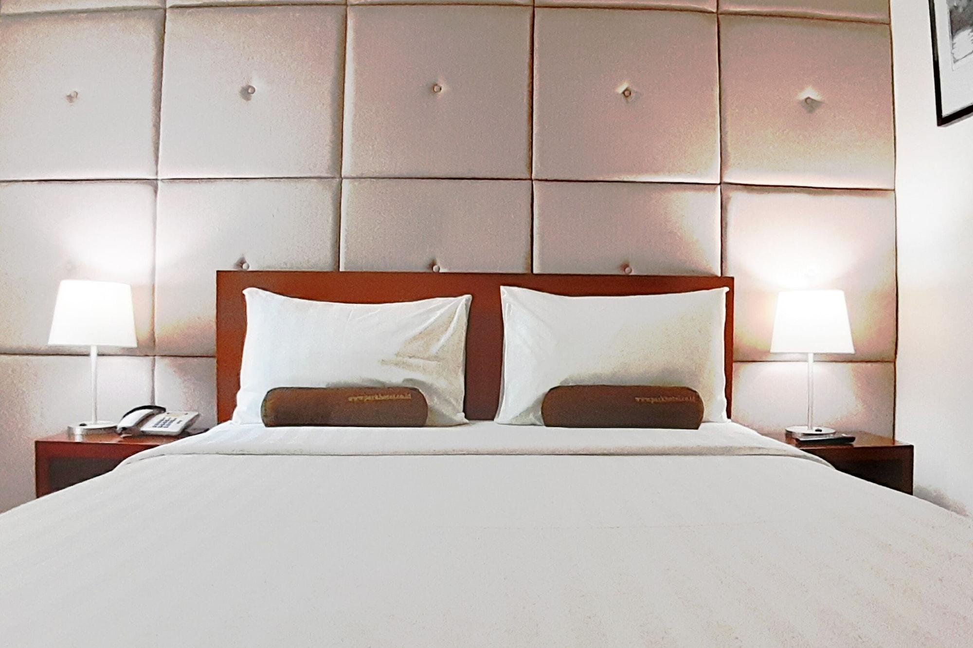 Park Hotel Cawang Джакарта Экстерьер фото