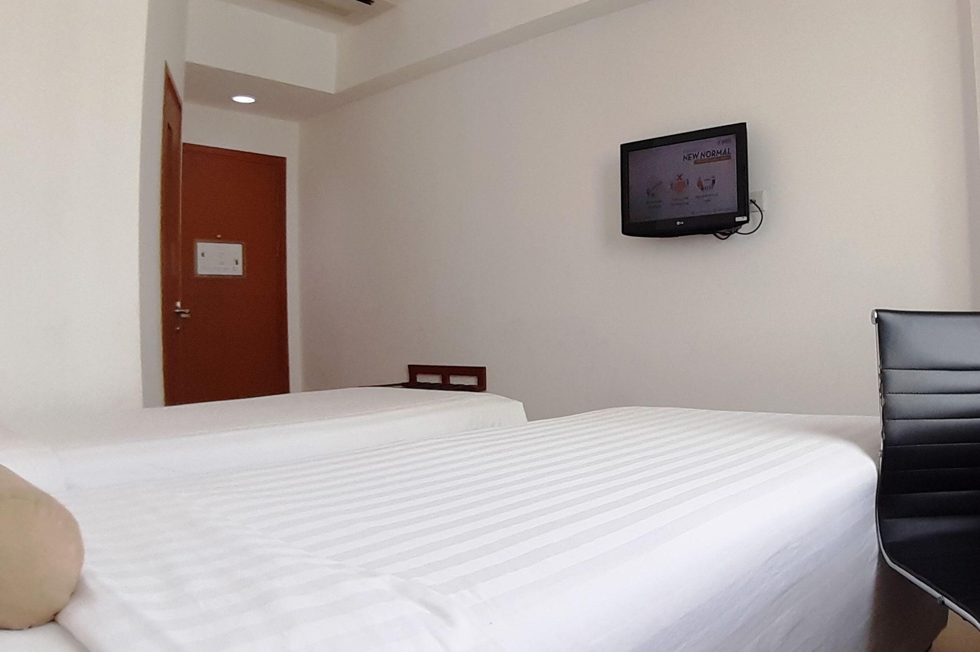 Park Hotel Cawang Джакарта Экстерьер фото