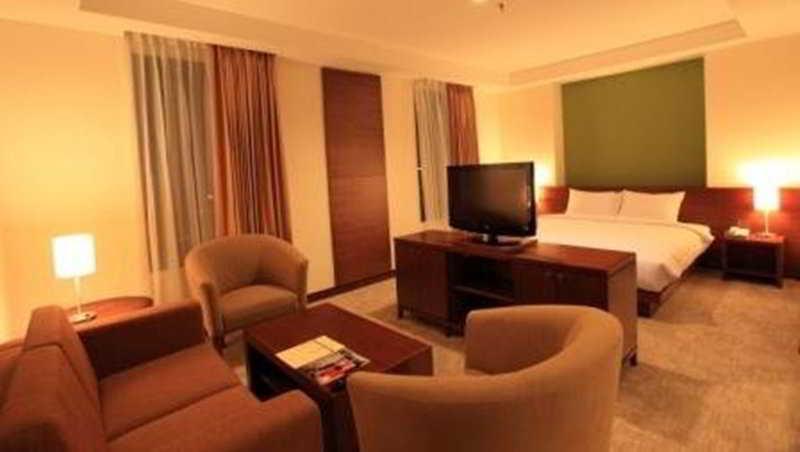 Park Hotel Cawang Джакарта Экстерьер фото