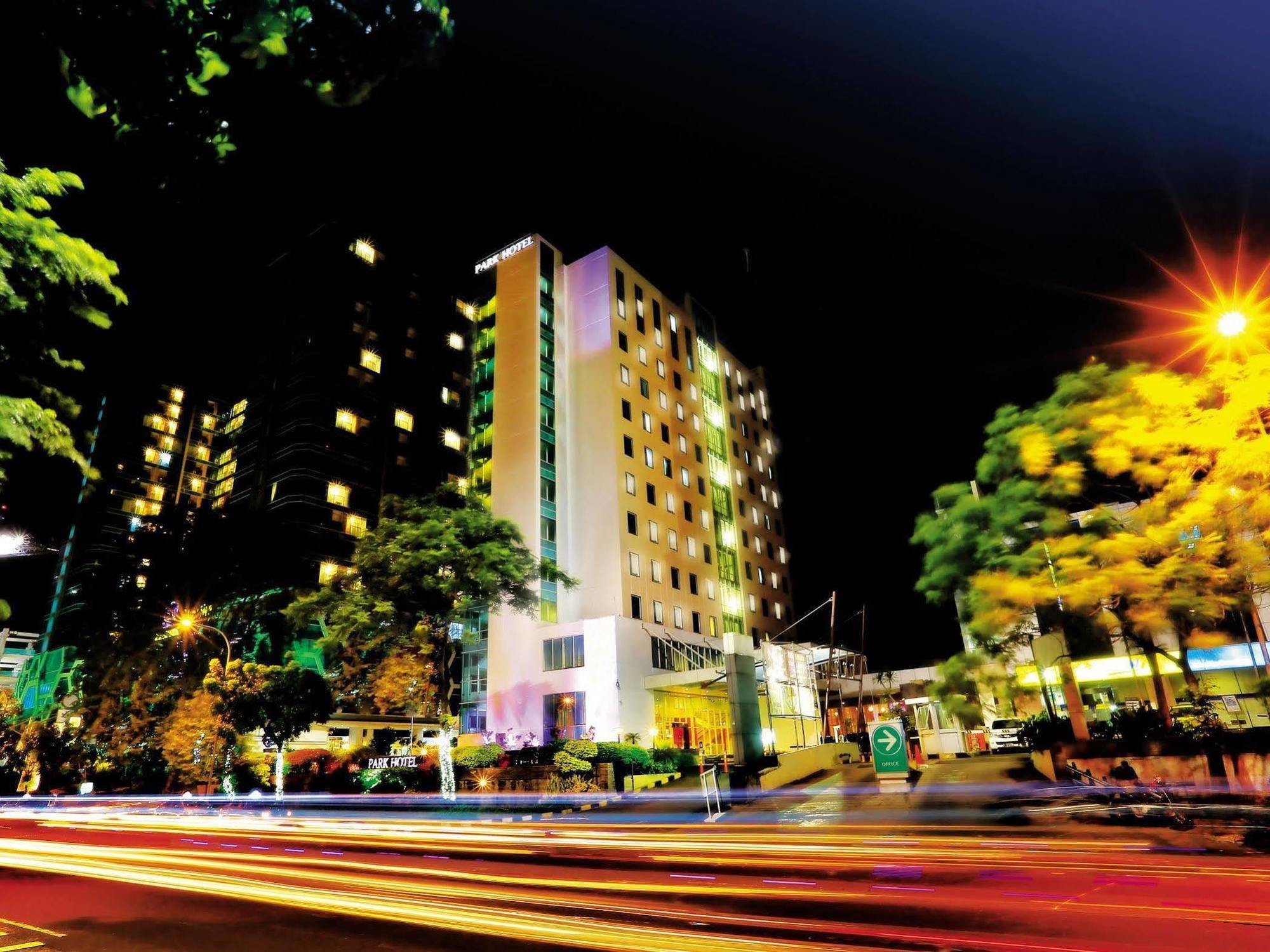 Park Hotel Cawang Джакарта Экстерьер фото