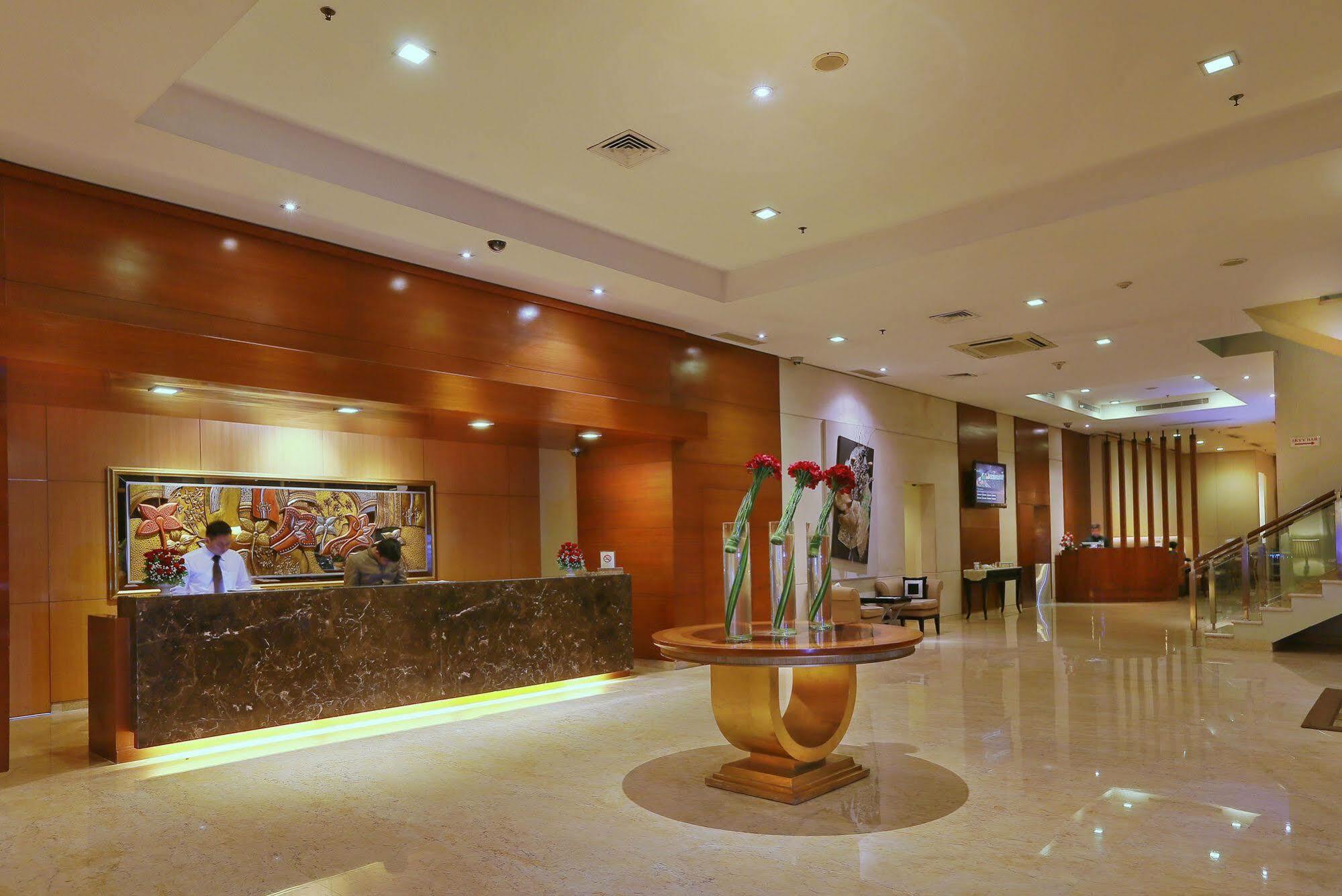 Park Hotel Cawang Джакарта Экстерьер фото